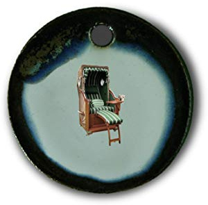 Schöner Keramik-Anhänger „Strandkorb“ in braun-blau-grün marmoriert; Schmuck Kette Kettenanhänger Geschenk Kunsthandwerk Keramik rund Talisman Halskette Aufmerksamkeit Mitbringsel individuell