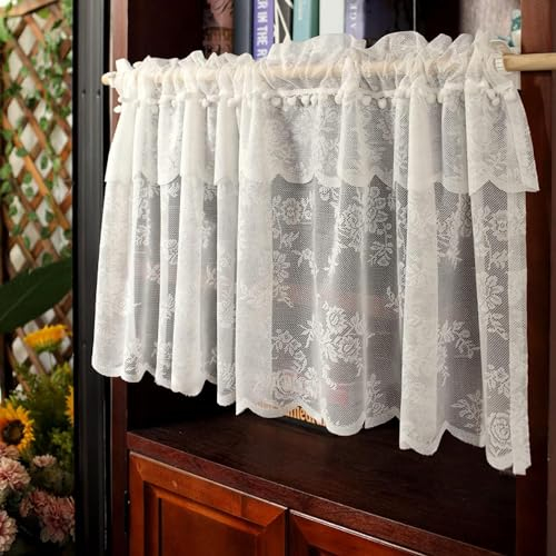 LNGFSH Weiß Scheibengardine Küche mit Spitzen Landhausstil Vintage Bistrogardine Kurzstores Gardinen mit ösen Kurze Vorhänge Càfe Vorhang Küchenvorhang, 1 Stück (W x H 150x50cm)