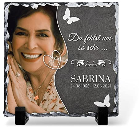 Love Faith Du fehlst Uns so sehr - Individuelle Gedenktafel mit Gravur - Mit anpassbarem Foto, Name & Datum - Inkl. 2 Aufstellern - 15x15 cm/Matt