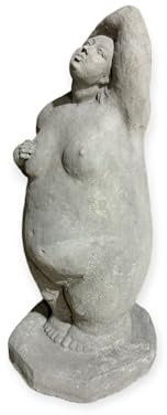 OriginalPaul Skulp & Betondesign Steinfigur „Dicke Dame Hand über Kopf“ - Handarbeit aus frostsicherem Steinguss (Höhe 34cm / Breite 14cm / Tiefe 11cm)