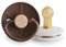 FRIGG Little Viking Latex Schnuller | 2'er Packung | Naturkautschuk | BPA-Frei | Hergestellt in Dänemark | Symmetrischer Sauger in Kirschform | (Cocoa/Cream, Größe 1 (0-6 Monate))