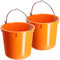 KADAX Baueimer 12L, Mörteleimer aus Kunststoff mit Griff aus Zinkdraht, Eimer, Zementeimer, Mörtelkübel, Putzeimer, Wassereimer, Garteneimer, Kunststoff-Eimer (Orange, 2 Stück)