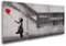 Giallobus - Große Gemälde im XXL-Format - Banksy - Street Art - Kleines Mädchen mit rotem Luftballon - Leinwand - 218x100cm | 3pcs. x 70x100cm - Moderne Gemälde für zu Hause