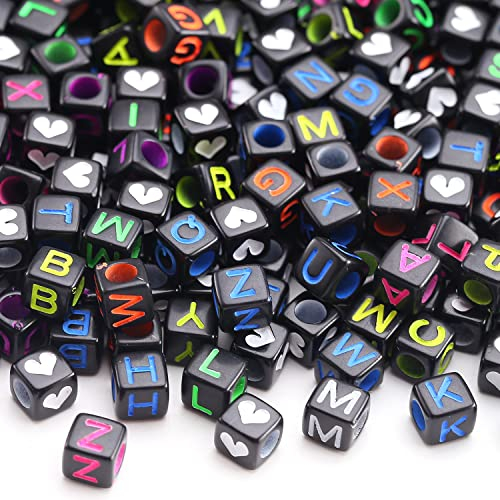HERZWILD 1000 Stück Buchstabenperlen und Herzperlen Acryl Alphabet Buchstaben Würfel Perlen quadratisch lose A-Z Perlen für Perlenherstellung Kunst Handwerk Weben DIY Armbänder(D)