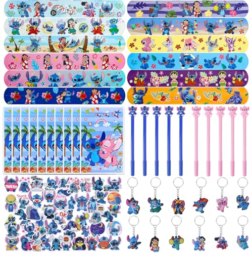 Lot de 94 petits cadeaux d'anniversaire pour enfants Stit-Ch avec 50 autocollants, 12 porte-clés, 10 sacs cadeaux, 12 bracelets à clip, 10 stylos en gel, cadeau pour enfants, accessoires de fête