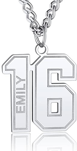 ChainsHouse Goldener Charm Nummer 2 Anhänger Personalisierte Geburtszahl Halskette DIY Nummer Halskette mit Namen Gravur für Freundin Ehefrau Model