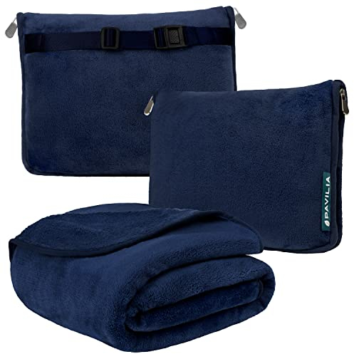 PAVILIA Reisedecke und -Kissen, Doppelreißverschlüsse, Clip on Strap | Warmes weiches Fleece 2-in-1 Combo Decke Flugzeug, Camping, Gepäckrucksack-Gurt, 60 x 43 (Marineblau)