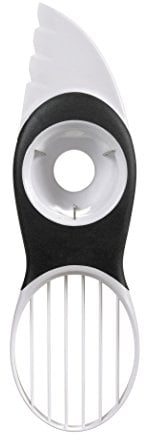 OXO Good Grips 3-in-1-Avocadoschneider, weiß