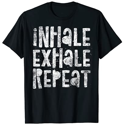 Zum Einatmen, Ausatmen, Wiederholen, Atemübungen, Beruhigendes Yoga-Zitat. T-Shirt