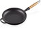 Le Creuset Poêle à frire en Fonte Émaillée avec poignée en bois, 26 cm, Noir Mat, 20258260000422
