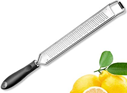 Premium Grater Zester Zester Citrus Küche Parmesan Reibe Zitrone Saute Muskatnuss Reibe Glyrgher Messerscharf Edelstahl Stee L Klingenhäcksler Schwarz 40 X 3,5Cm Psc-04