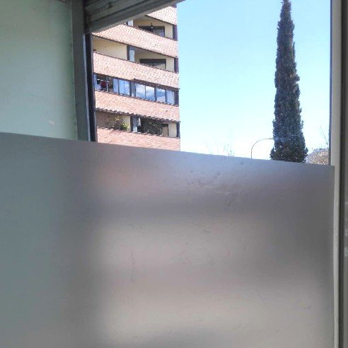 Lámina autoadhesiva de proteccion solar, traslúcido con efecto ácido arenado, para cristal, mampara, ventana, etc. Lamina de vinilo a granel. Medida: 40x120cm