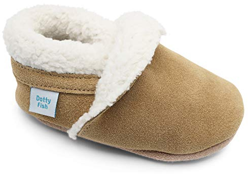 Dotty Fish Pantoufles en Daim Pour Bébé et Enfant, Pieds Nus, Antidérapants, Doublés Polaire, Chaussons d'hiver, Garçons et filles – Bronzage 2-3 Ans (25 EU)