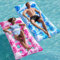 Sloosh Aufblasbare Wasser Pool Luftmatratze, 2er XL Pool Flöße, Sonnenliegebett mit Kopfstütze für Erwachsene, schwimmende Matte, Floß für See, Strand, Schwimmbad, Wasserspaß (Blau, Rosa)