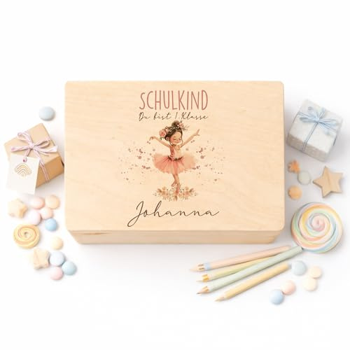 Manufaktur Liebevoll Einschulung Geschenk 2026 – Personalisierte Holzkiste mit Name & Datum – Erinnerungskiste Schulkind Junge & Mädchen – Holzbox Schulanfang – 28 Motive/Varianten (Tänzerin Johanna)