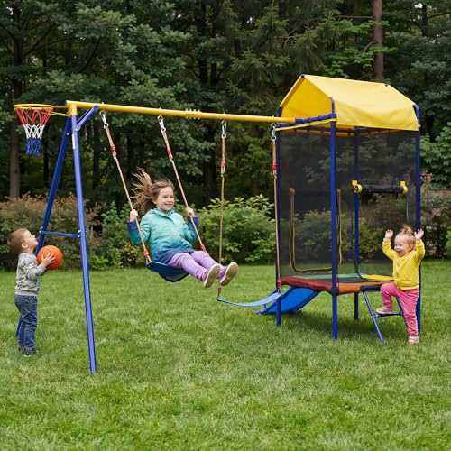 SACOOL Torre da gioco multifunzionale per bambini outdoor con trampolino, altalena, scivolo, canestro da basket, rete di sicurezza e robusto telaio in ferro per giardino, colorato