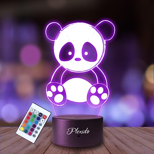Plexido Nachtlicht Pandabär Panda Tier Teddy Illusion Lampe 3D Nachttischlampe Geschenk für Kinder Personalisiert Graveur Weltraum Kinderzimmer LED Licht Fernbedienung 16 Farbwechsel Wohnzimmer