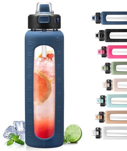 BLUEGO 900ML Bouteille d'eau en Verre avec Poignée et Paille Bouteille d'hydratation avec Manchon en Silicone et Marquage du Temps Gourde de Motivation pour Gym Sport Extérieur Anti-fuite, Bleu foncé