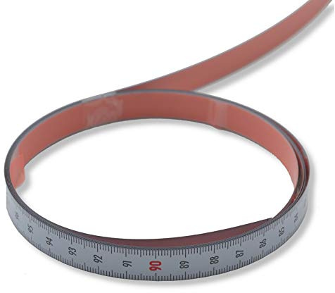 Skalenbandmaß 1m mit Selbstklebefolie - Bezifferung von unten nach oben - Stahl weiß lackiert - Breite: 13mm, mit Duplexteilung - Gehrungsband Anschlagband Rollbandmaß Lineal