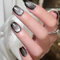 24 Pièces Carrés Faux Ongles Court, Brillant Français Press on Nails Noir œil de Chat Ongles à Coller, Couverture Complète French Capsule Ongles, Acrylique Faux Ongles Autocollants pour Femmes Filles