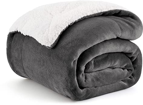 BEDSURE Kuscheldecke - Warm Sherpa Wolldecke & Sofadecke, Flauschig Sofaüberwurf Decke, Dicke Couchdecke, Fleecedecke, Flauschige Wohndecke für Couch, Anthrazit, 130x150 cm
