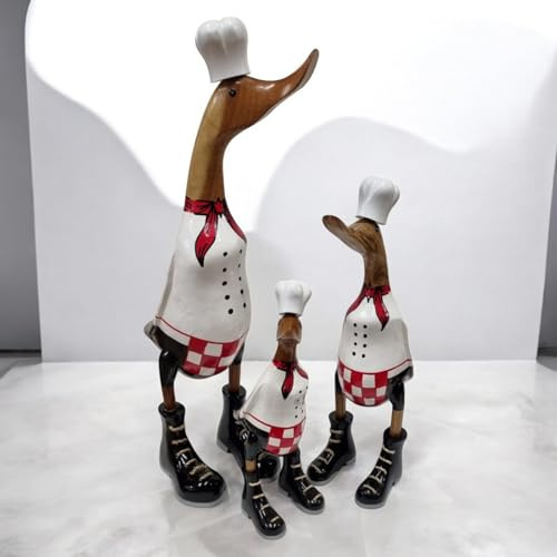 Kinaree Deko Ente aus Holz – Handgeschnitzt im Koch-Outfit – Küchenfigur mit Mütze und Schürze – Lustige Holzfigur als Geschenk oder Küchen-Dekoration, sowie für Gaststätten (L: 49x11x20cm)