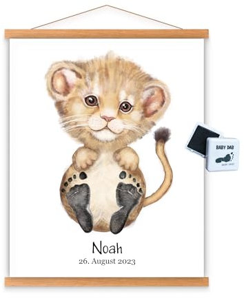 Baby Fußabdruck Poster inkl. Farbe Kinder 0-4 Jahre Fußabdrücke auf Tier Geschenk Geburt Taufe 1. 2. 3. 4. Geburtstag Junge Mädchen (A4 | Baby bis ca. 6 Monate | Fußlänge bis 10 cm, Löwe)
