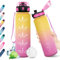 KollyKolla Gourde Sport 1L, Gourde Gym sans BPA, Étanche et Réutilisable, Bouteille d'eau avec Marqueur de Temps et Filtre, Gourdes pour Enfant, Adulte, Garçon, Fille, l'école, Camping