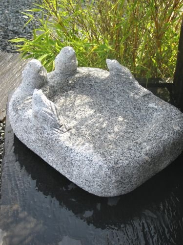 Natursteinzentrum Rhein Main Vogeltränke aus Granit, mit 4 Vögeln, handgearbeitet aus einem Stück (45 cm)