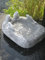 Natursteinzentrum Rhein Main Vogeltränke aus Granit, mit 4 Vögeln, handgearbeitet aus einem Stück (45 cm)