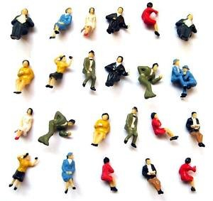 100 Figuren Reisende sitzend zu H0