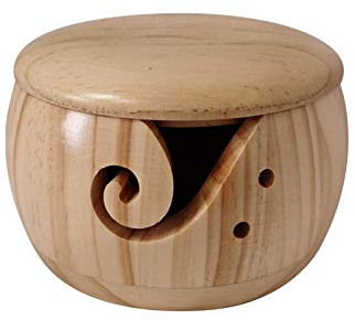 AUTUUCKEE Tazón de hilo hecho a mano con tapa y agujeros, soporte de hilo para tejer y ganchillo (pino)