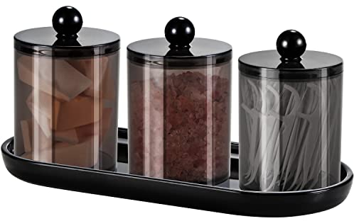 Qtip - Set da bagno con vassoio (4 pezzi) – Confezione da 3 barattoli in plastica acrilica, dispenser Qtip con coperchio ed etichette, 1 vassoio da toeletta, per batuffoli di cotone, batuffoli di