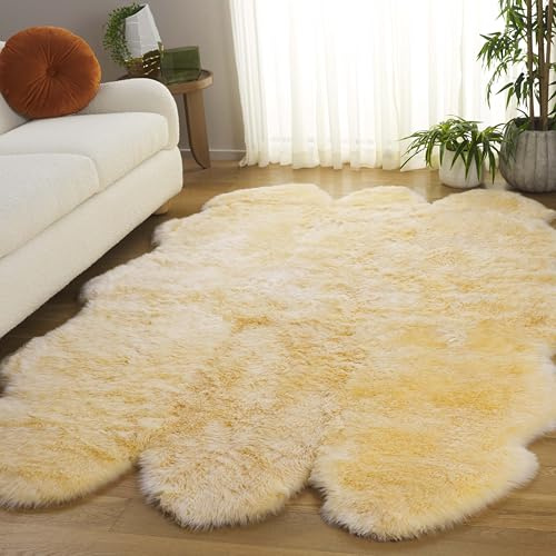 SAFAVIEH 5'5 x 7'7 Champagne Genuine Sheepskin Wool Accent Rug, Handmade Luxurious Extra Thick 3.4-Inch Pelt Rustic, Glam, and Modern Decor Soft Throw,Chair Cover, Plush Bedside Rug