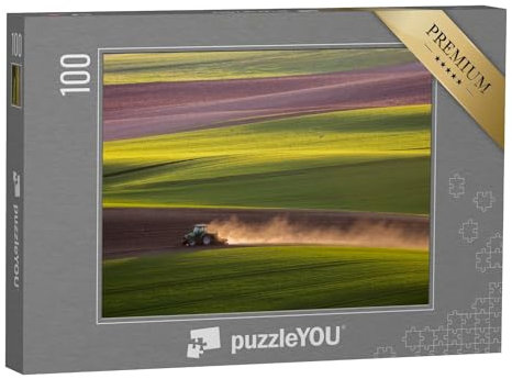 puzzleYOU: Puzzle 100 Teile „Pflügender Traktor bei Sonnenuntergang im Frühjahr, Südmähren, Tschechische Republik“ – aus der Puzzle-Kollektion Traktoren