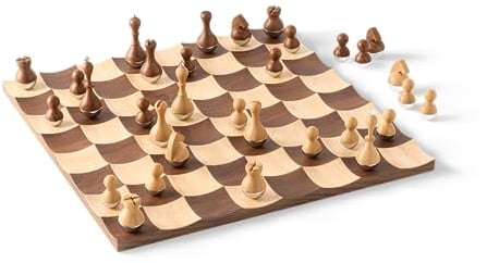 Umbra Wobble Schach Set mit vertieften Spielfeldern aus hochwertigem Ahorn- und Walnussholz, 38 x 38 x 11 cm, 2 Spieler
