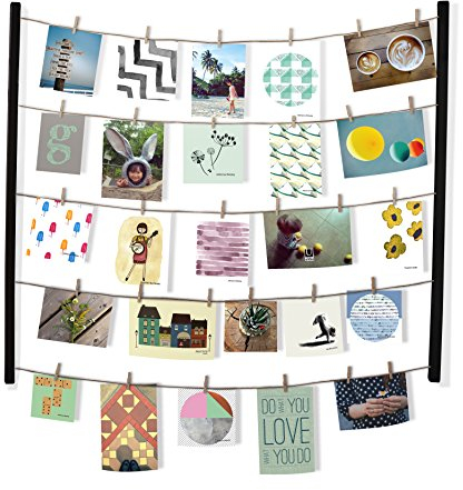Umbra Hangit Fotowand – Collagenbilderrahmen mit Drahtgarn und Mini Wäscheklammern zum Aufhängen von Fotos, Bildern, Postkarten und Kunst, Holz/Schwarz