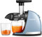 AMZCHEF Extracteur Jus - Extracteur de Jus de Fruits et Légumes - Presses-agrumes à Froid sans BPA avec 2 Tasses et Brosse - Fonction de Mastication Inversée pour Éviter les Blocages - Bleu Doux