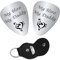 CREATCABIN 2pcs My Hero My Daddy Gitarren-Plektren Edelstahl Bass Acoustic Electric Rock Picks Vatertagsgeschenk Für Daddy Papa Musiker Gitarrist Geschenke Mit PU-Leder-Schlüsselanhänger 3.2x2.6cm