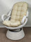 Rattan Drehsessel, Drehwippsessel Linda Weiß Lackiert inkl. hochwertigen Polster beige