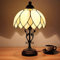 10 Zoll Tischlampe Vintage Pastoral Tiffany Lampe Europäische stil Weiß Glas Tischleuchte Rustikale Kreativ Schlafzimmerlampe Retro E27 Beleuchtung Leselampe für Wohnzimmer Arbeitszimmer Schreibtisch