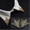 AMOYER 1 Paire Costumes Broches et Accessoires pour Hommes Le Golden Palace Retro Creux Motif col de Chemise Broche Boucle Angle Triangle