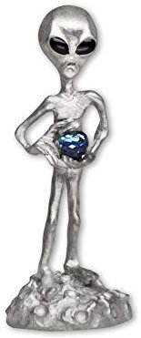 Real Metal UFO Alien Holding facettierte Kristallkugel Zinn Statue Grau