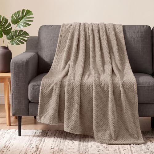 PAVILIA Waffle Fleece Throw Blanket for Couch Bed Tan Taupe, Super Soft Fuzzy Cozy Blanket Sofa, Plush Warm Cute Decorative Home Decor Throw, Lightweight All Season, Beige Camel Brown, 50x60