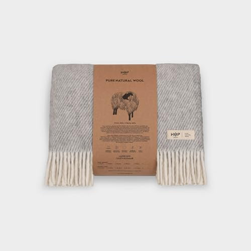 HOP DESIGN - Wolldecke Schurwolle - Warme Decke 155 x 205 cm - 100% Schafwolle, Decke für Winter, Herbst - Boho Kuscheldecke mit Fransen, Tagesdecke, Wohndecke, Winterdecke - Grau Gestreift