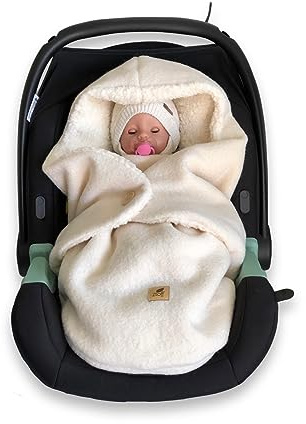 Wollwalk Einschlagdecke in creme für die Babyschale mit Teddyfell Fütterung, perfekt für den Winter, für 3 oder 5 Punkt Gurtsystem