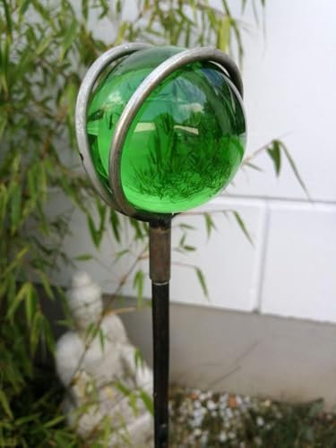 Zen Man Edelrost Gartenstecker H106cm mit Glaskugel 6 cm Gartendeko Stab aus Metall 032035 (Grün)
