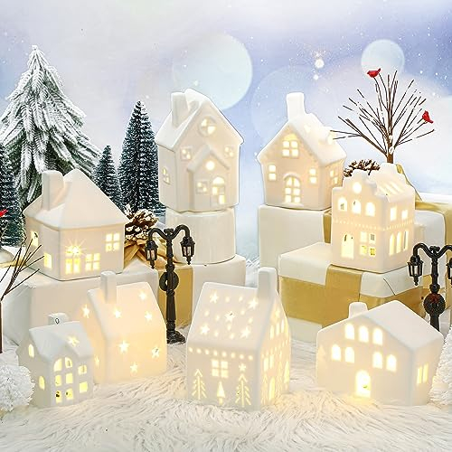 Cindeer 26 Stück Keramik Weihnachtsdorf Set 8 LED Weihnachtshäuser 16 Weihnachtsbäume für Bauernhof 2 Straßenlaterne Weihnachten Szenerie Deko Weiße Porzellan Weihnachtsdeko Figuren für Tisch