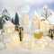 Cindeer 26 Stück Keramik Weihnachtsdorf Set 8 LED Weihnachtshäuser 16 Weihnachtsbäume für Bauernhof 2 Straßenlaterne Weihnachten Szenerie Deko Weiße Porzellan Weihnachtsdeko Figuren für Tisch