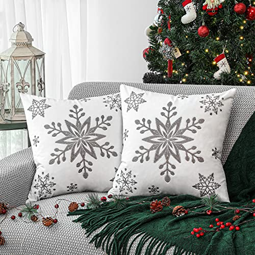 Lewondr Weihnachten Kissenbezug, 2 Stück Samt Kopfkissenbezug mit Schneeflocken Stickerei, Quadratischer Sofakissenbezug Weihnacht Zierkissenbezug für Zuhause Auto Büro 45x45 cm - Weiß